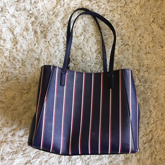 👜✨ GUESS PURSE AND MATCHING WALLET SET - Picture 2 of 5